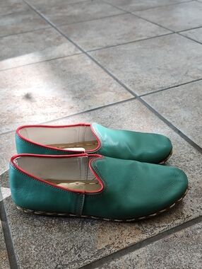AintapTeal Slip-On Loafer with Pink Trim